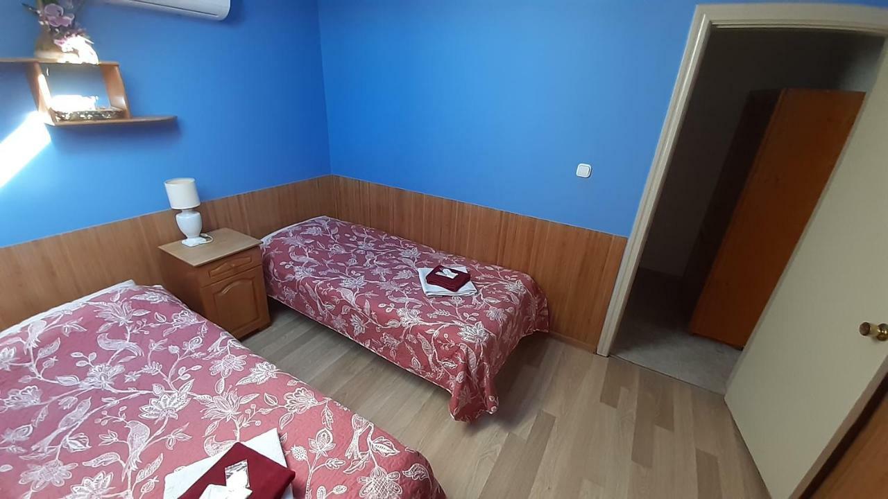 Guest House Uzhgorod Extérieur photo