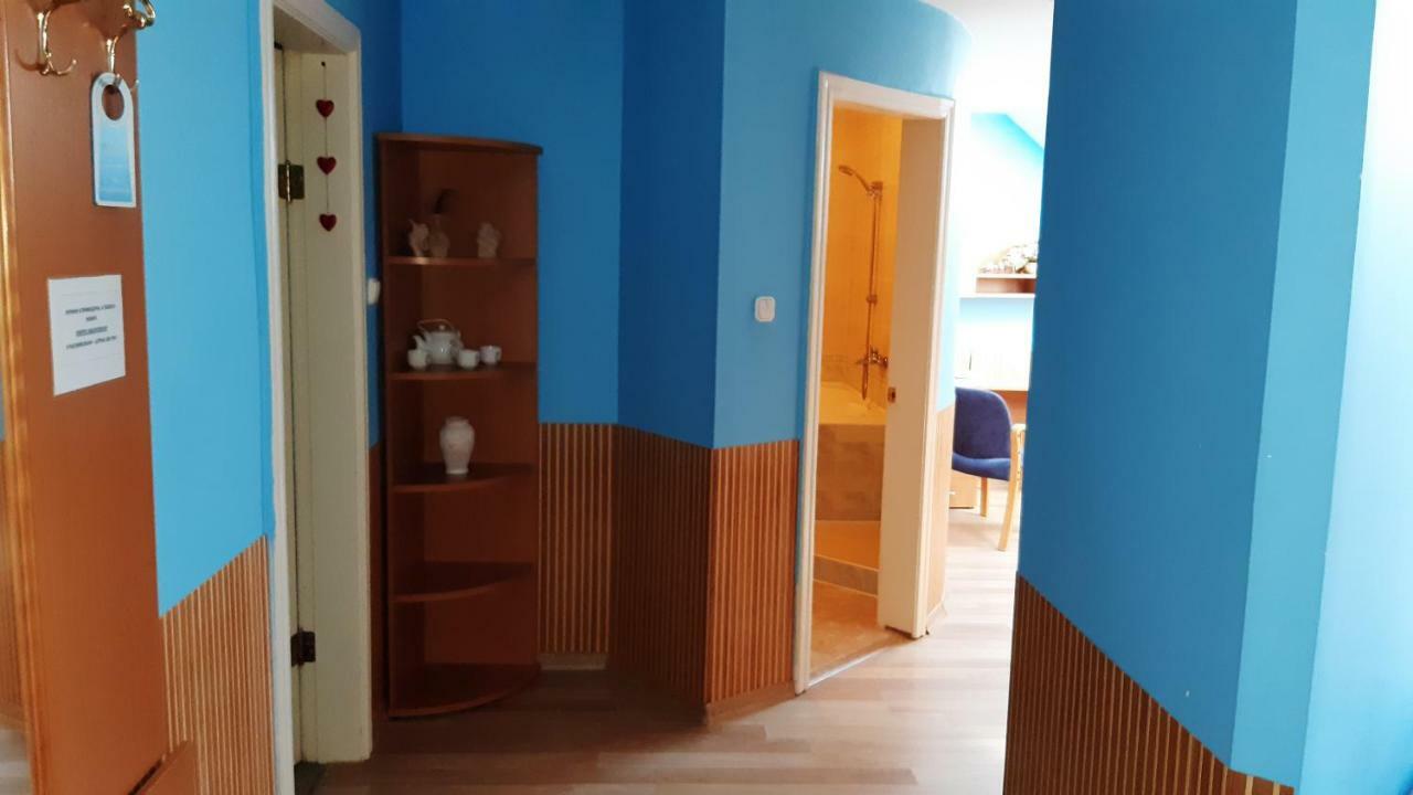 Guest House Uzhgorod Extérieur photo